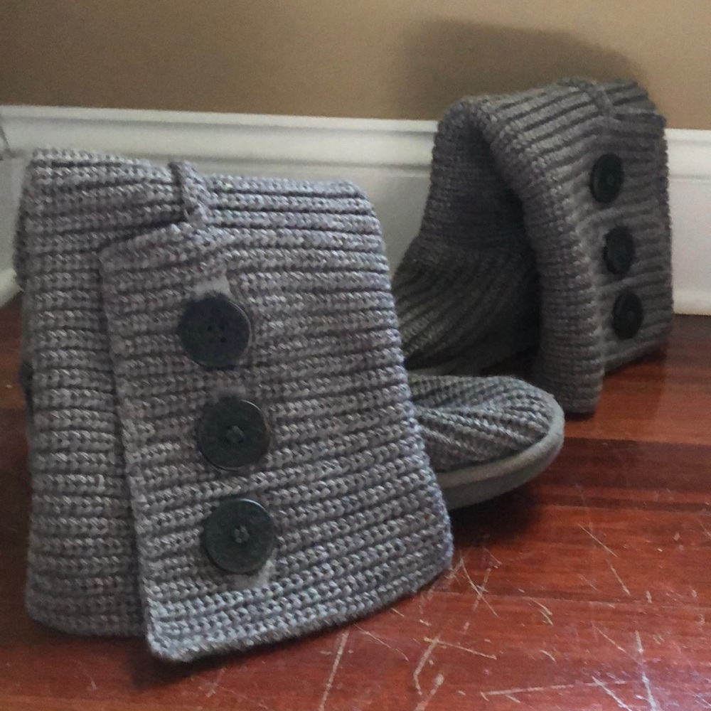 Grey knit uggs!